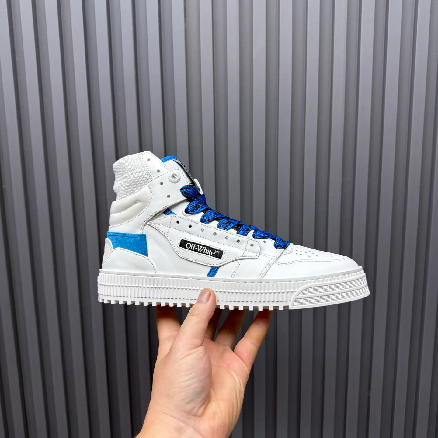 Men's shoes💰740 OFF WHITE ⚡️Couple style⚡️The latest spring style street casual shoes, released with the highest quality version on the market👊Series original mold opening, original lasting, production technology 1:1 original version➰🔜The best choice for more and more celebrities and Internet celebrities🔸In the classics Changes in the code🔸Innovate in the trend🔸Strive to break away from the shackles of bad street design🔝Although he is not the originator of fashion design, he is definitely a shining dark horse in avant-garde design🐴🆙Do not follow the trend🔅Not universal beauty🔅 Fabric💯First-layer cowhide Lining💯Imported skin-friendly and environmentally friendly polyester mesh Foot pads💯Original molded high-elastic environmentally friendly molding pads Midsole💯Made with original last-last technology Outsole💯Rubber outsole Packaging💯Official website synchronizes full set of packaging (brand wrapping paper, brand certificate, brand cloth bag) Code numbers 35-44, 45 46 Customized